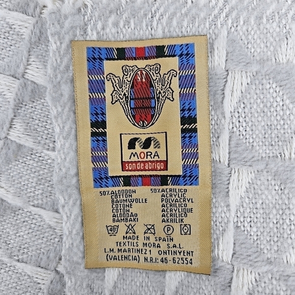 Mora Son De Abrigo Spain 2 Throw Blankets Cotton Blend Textured Weave Gray Cream - Picture 2 of 16